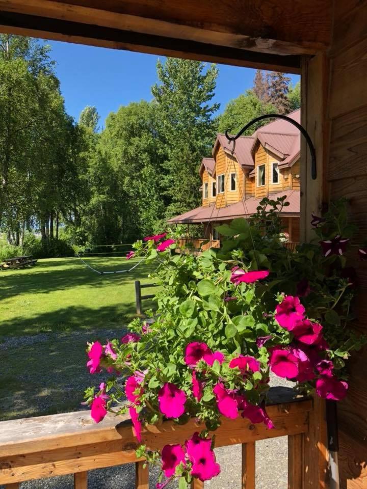 Susitna River Lodging, Riverside Cabins Talkeetna Exteriör bild